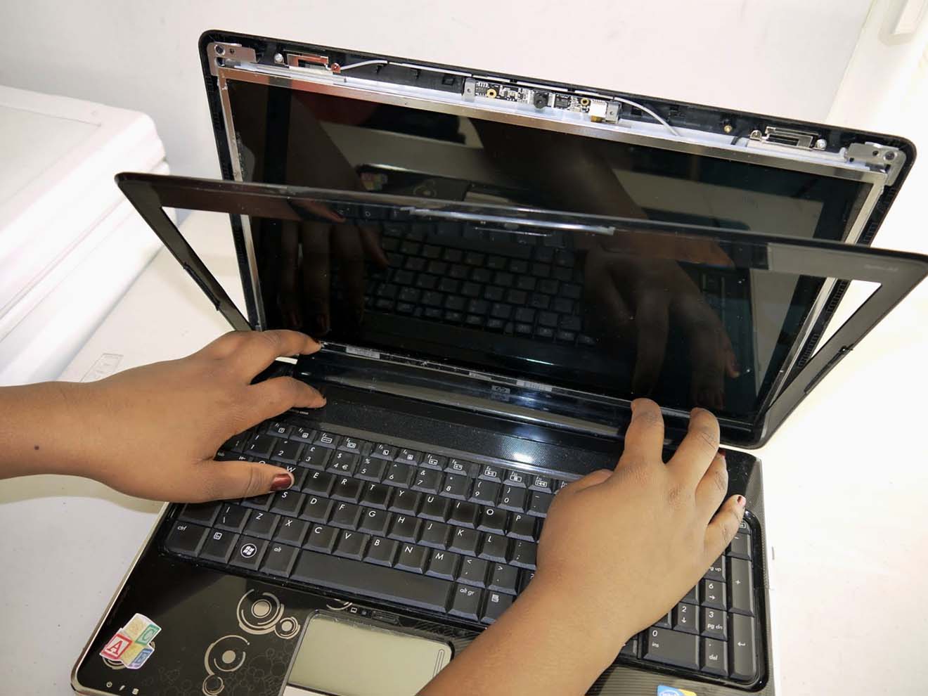 Замена экрана ноутбука HP в Салавате